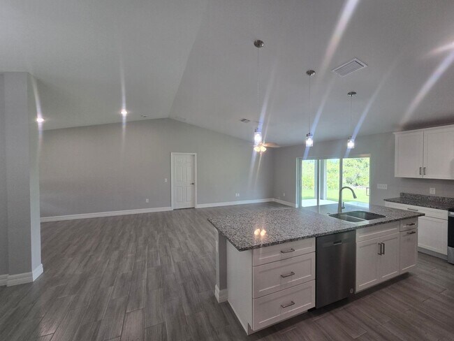 Building Photo - MUST SEE-CUSTOM BUILT-LARGE NEWER CONSTRUT...