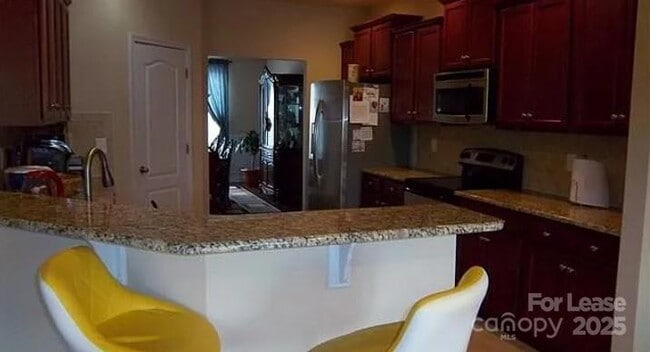 Building Photo - 4862 Benhill Dr