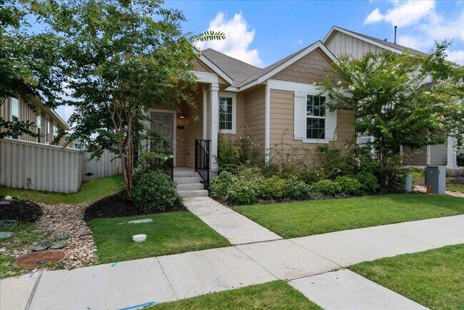 Building Photo - 330 Hortus Dr