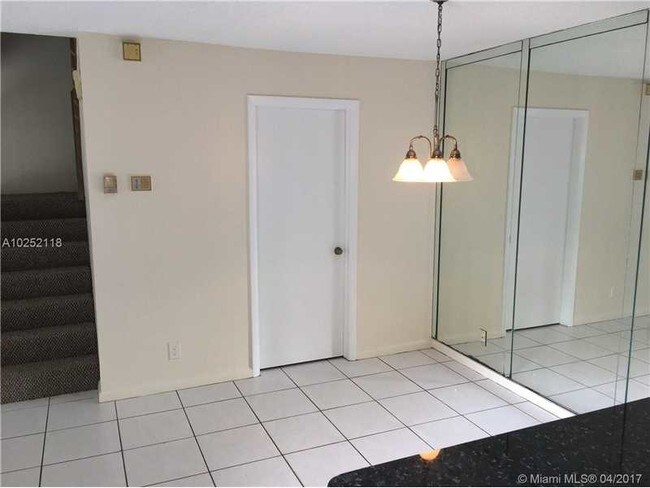 Building Photo - 2546 Camelot Ct