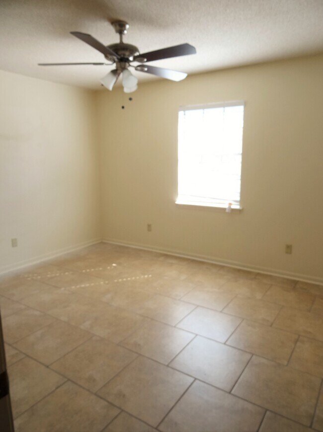 Bedroom - 1035 Giovanni St