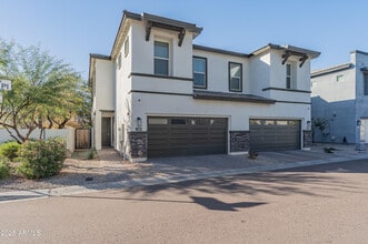 Building Photo - 3020 N 37th Pl