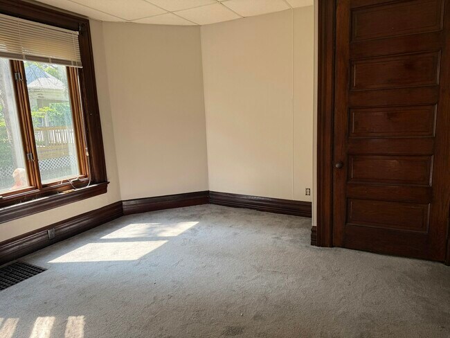 Foto del edificio - 218 E Erie St