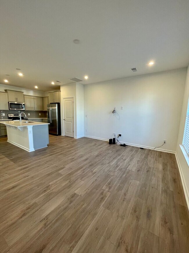 Foto del edificio - 3BR/2BA Townhome in Popular Pringle Towns