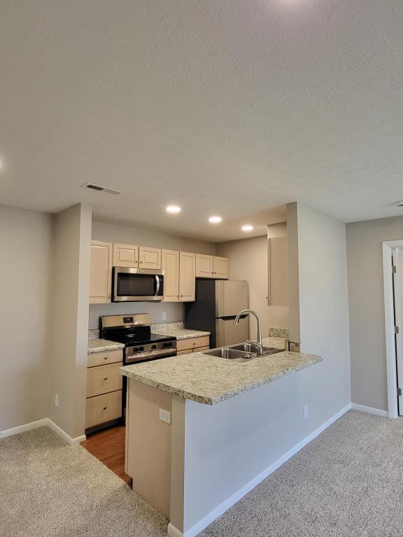 Building Photo - 7645 Montgomery Rd, Unit 3