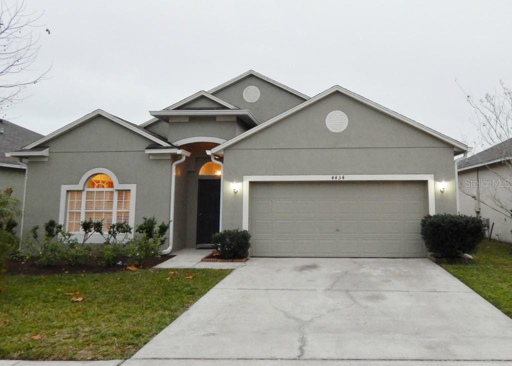 **Charming 4BR/2BA Pond-View Home with Boat Ramp Access – East Orlando ** - **Charming 4BR/2BA Pond-View Home with Boat Ramp Access – East Orlando **