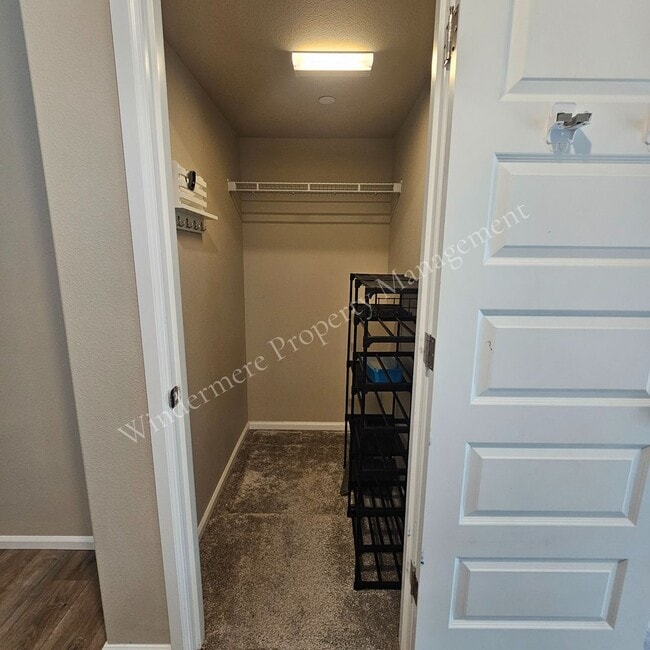 Building Photo - Spacious 4 Bedroom Home with Gas Fireplace, Office Space & 2-Car Garage!
