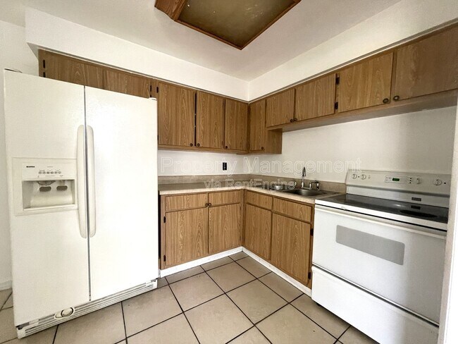 Foto del edificio - 623 Joel Blvd