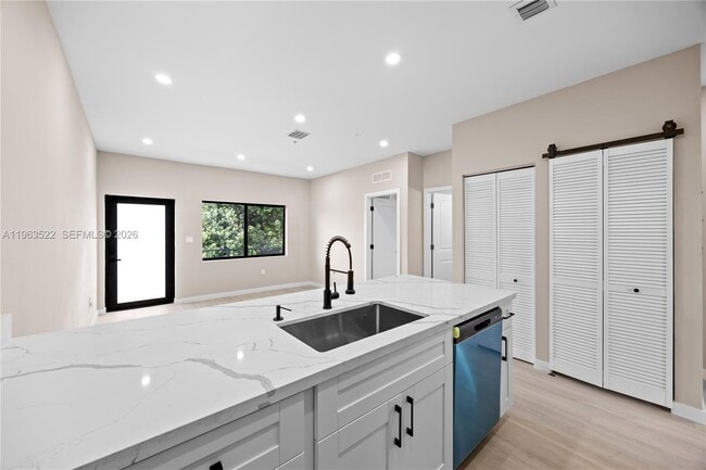 Building Photo - 630 NE 166th St