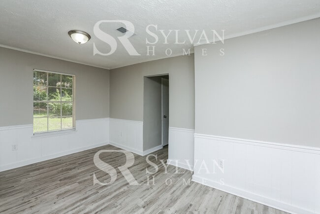 Building Photo - Enjoy living the good life in this 4 bedroom, 2 bathroom home