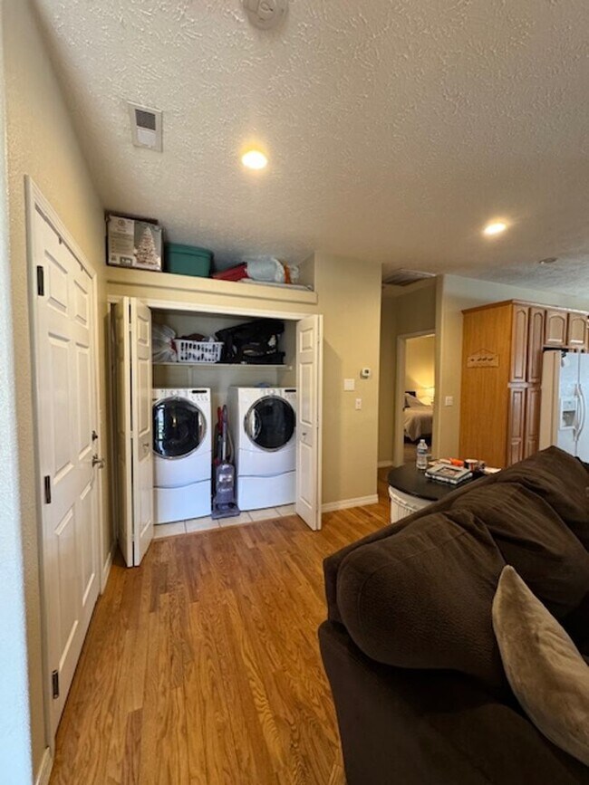 Foto del edificio - 563 Garden Grove Ct