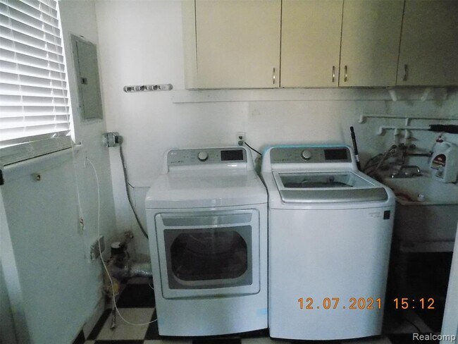 Foto del edificio - 8856 E 14 Mile Rd