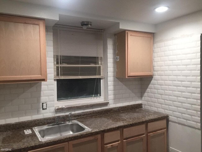 Building Photo - 3 br, 1.5 bath House - 4242 E Outer Dr