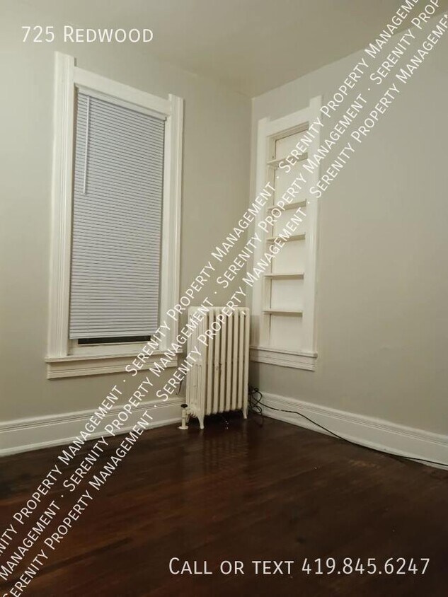 Primary Photo - Ask about our Holiday Special! Charming Th...