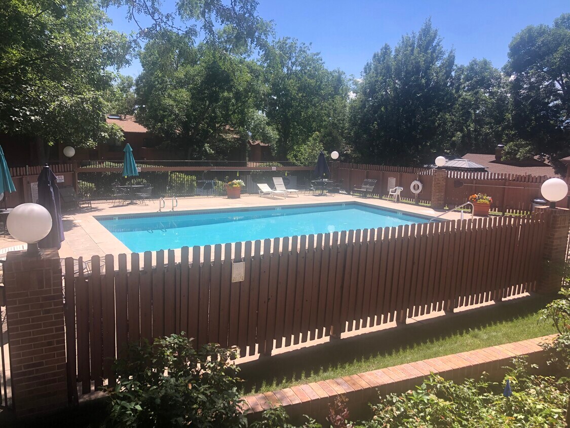 Outside pool and hot tub - 5034 Sunsuite Trl