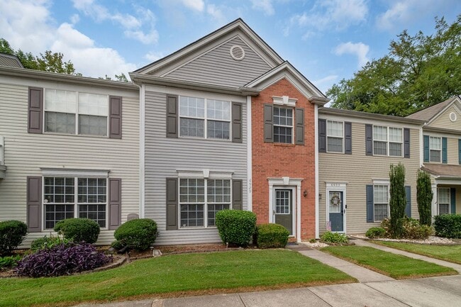Building Photo - Spacious Townhome in Prime South Charlotte...