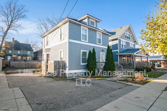 Building Photo - 353 Atlas Ave SE