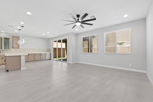 Building Photo - Stunning 3 Bedroom Home with SOLAR in Skye...