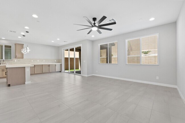 Foto del edificio - Stunning 3 Bedroom Home with SOLAR in Skye...