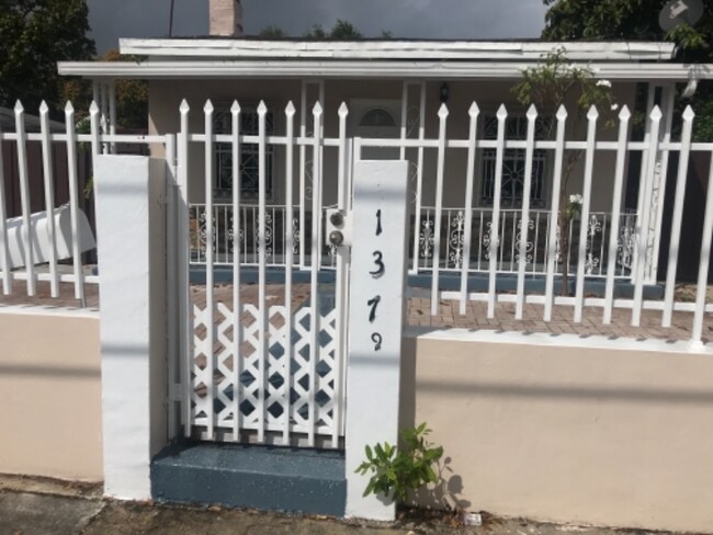 Foto del edificio - 1379 NW 29th Terrace