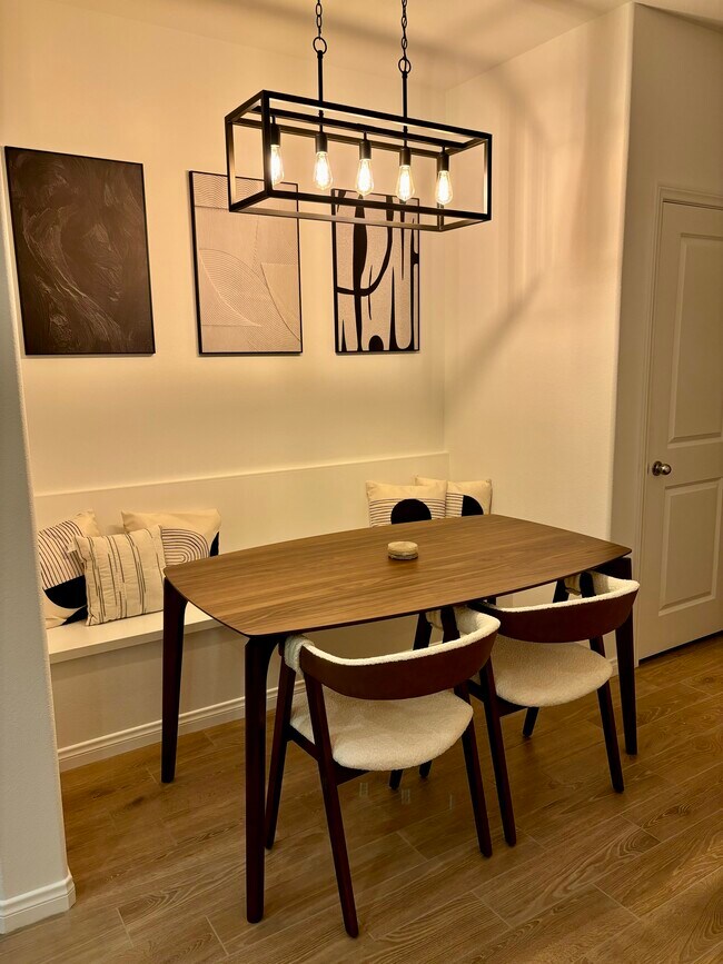 Foto del edificio - 1375 Yeager Ave