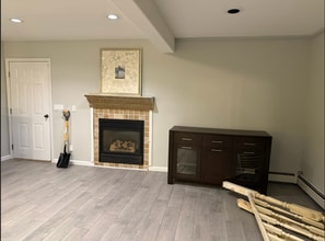 Building Photo - 228 Maple Dr