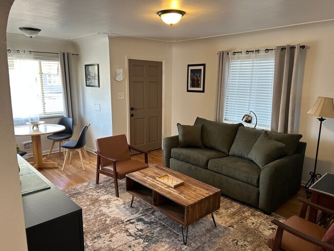 Photo - 4926 Hooker St House