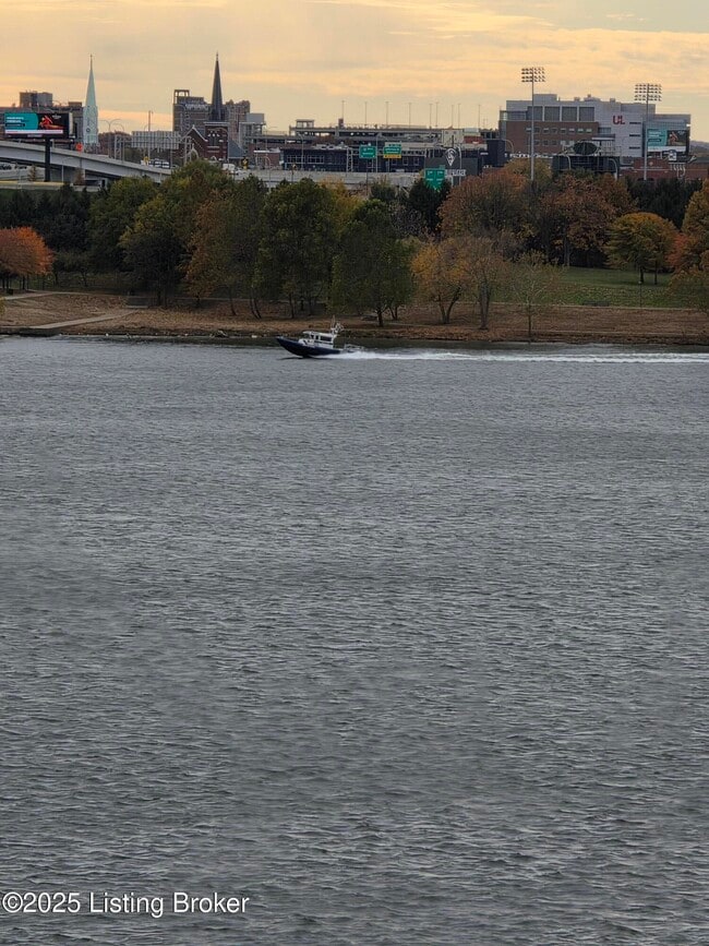 Building Photo - 1 Riverpointe Plaza