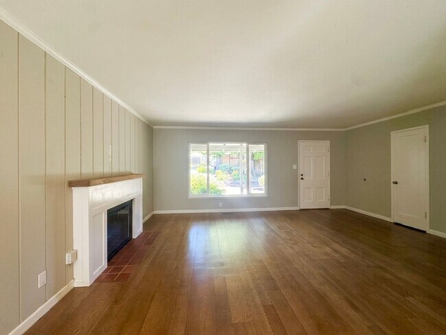 Building Photo - Charming 3 bedroom, 1 bath single level home in Lafayette-Move in ready!