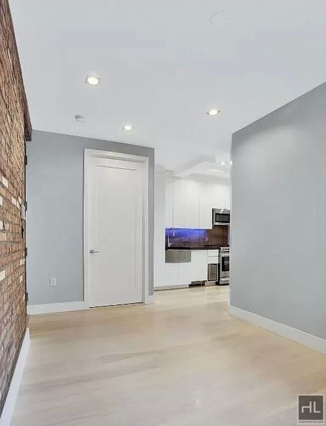 Building Photo - STANTON ST.