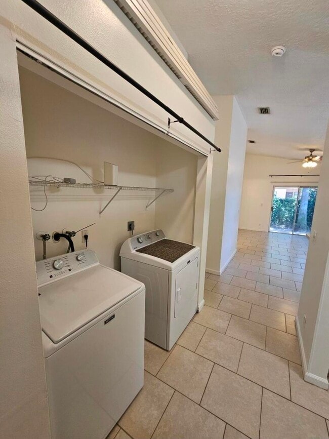 Foto del edificio - 3620 NW 91st Ave