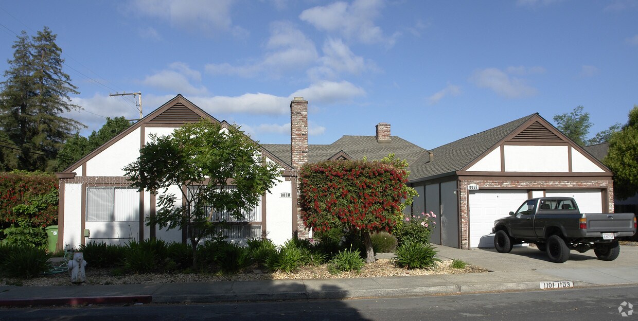 Primary Photo - 1101 Roxie Ln