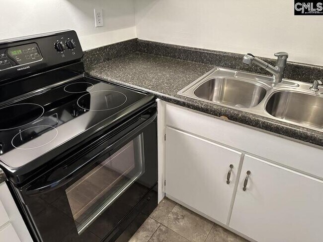 Foto del edificio - Furnished rental