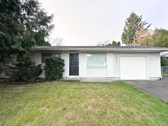 Foto del edificio - 3 BEDROOM WITH A/C AND EXTRA LARGE FENCED ...