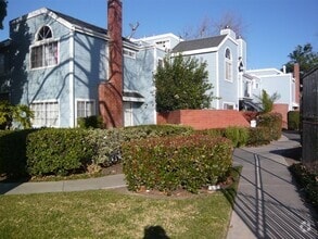 Building Photo - 2417 Country Ln