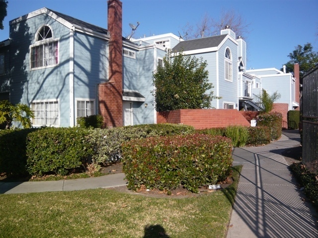 Primary Photo - Open and Airy Condo at Country Club Villag...