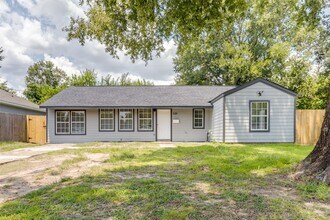 Building Photo - 5311 Dewberry St