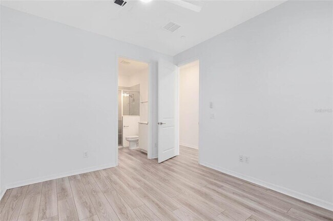 Foto del edificio - 8472 Sperry St