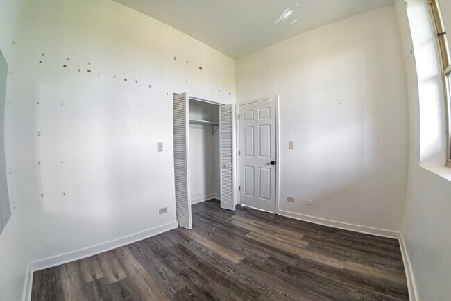 Building Photo - 317 S Homan Ave