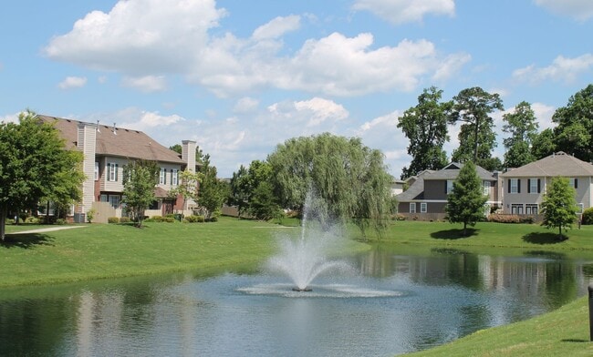 Building Photo - Ready NOW! Ridgely Manor Condo! New Carpet...
