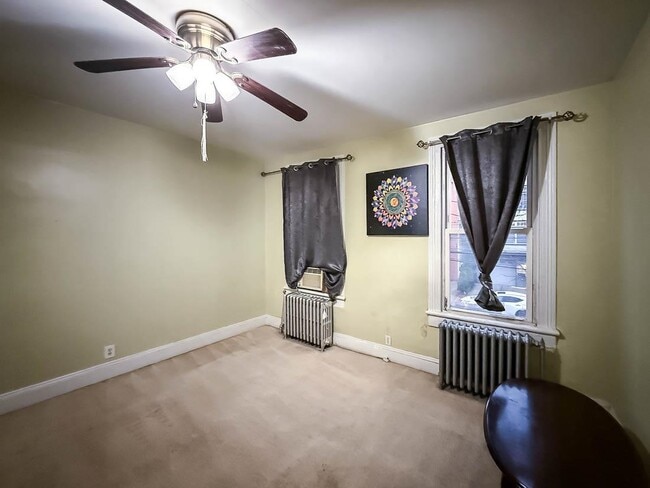 Foto del edificio - 47 Columbia Ave