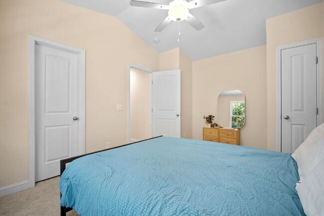 Building Photo - 3 Bedroom 2.5 Bath home in Azalea Square