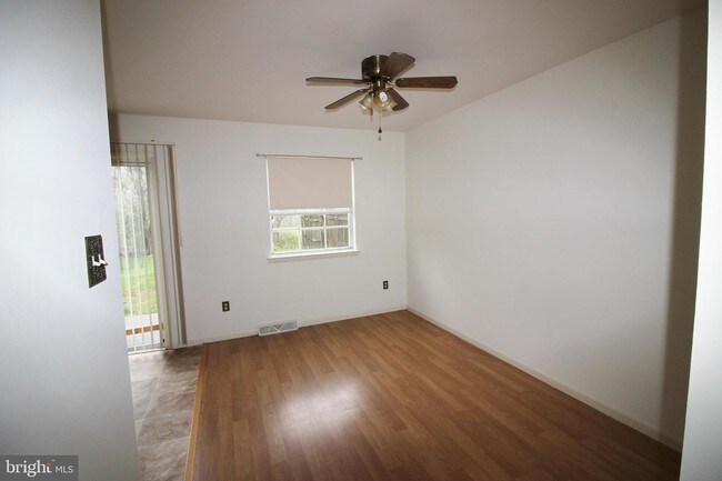 Building Photo - 143 Thomas Dr