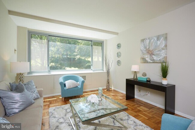 Foto del edificio - 4200 Cathedral Ave NW