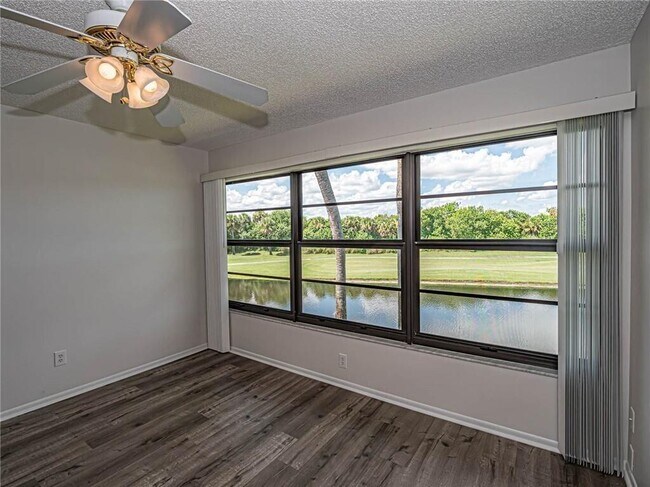 Foto del edificio - 28 Plantation Dr