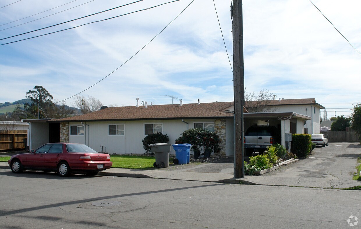 Primary Photo - 500-514 Arrowood