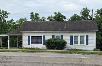 Building Photo - 208 W Main St
