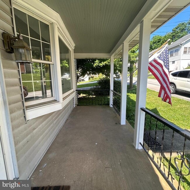 Building Photo - 379 Dehaven St