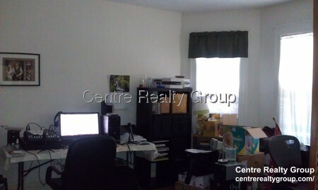 Foto del edificio - 674 Centre St