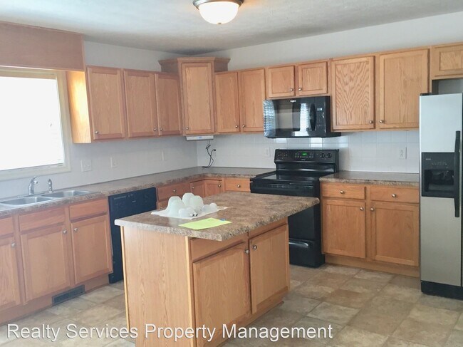 Foto del edificio - 4 br, 3.5 bath House - 1040 Middleview Dr.